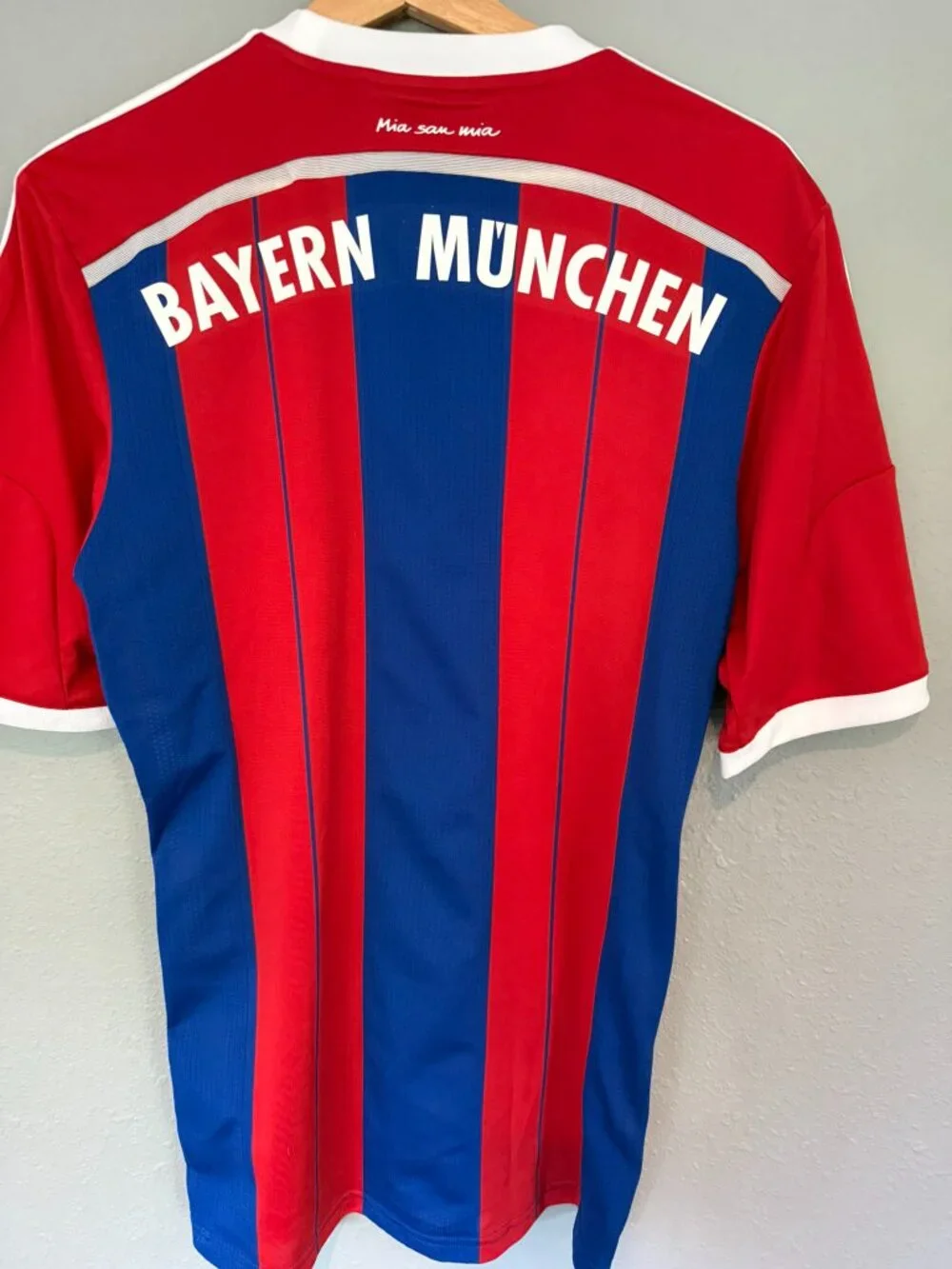 Mens FC Bayern Munchen Jersey - M - Picture 3 of 3